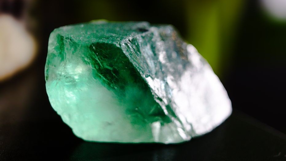 緑色のフローライト結晶